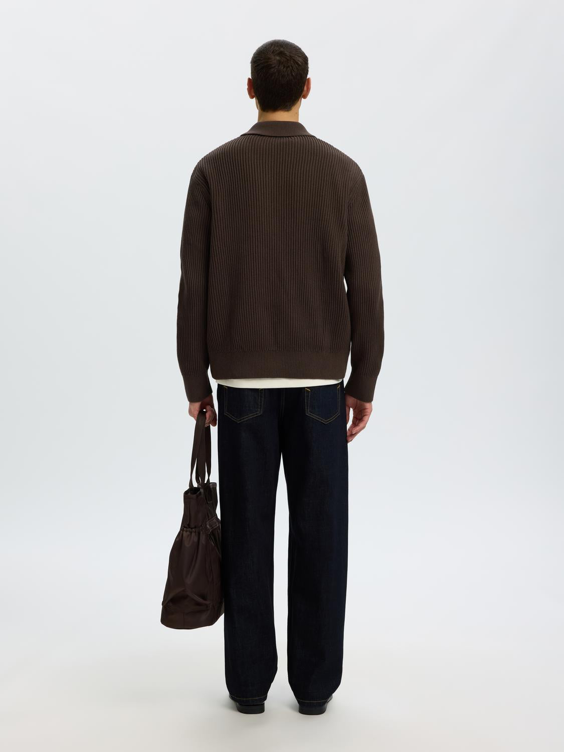 model_shot-back